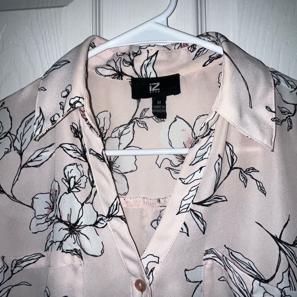 IZ Byer Top blouse button front women Medium 3/4 sleeves Pink Floral - Picture 3 of 6